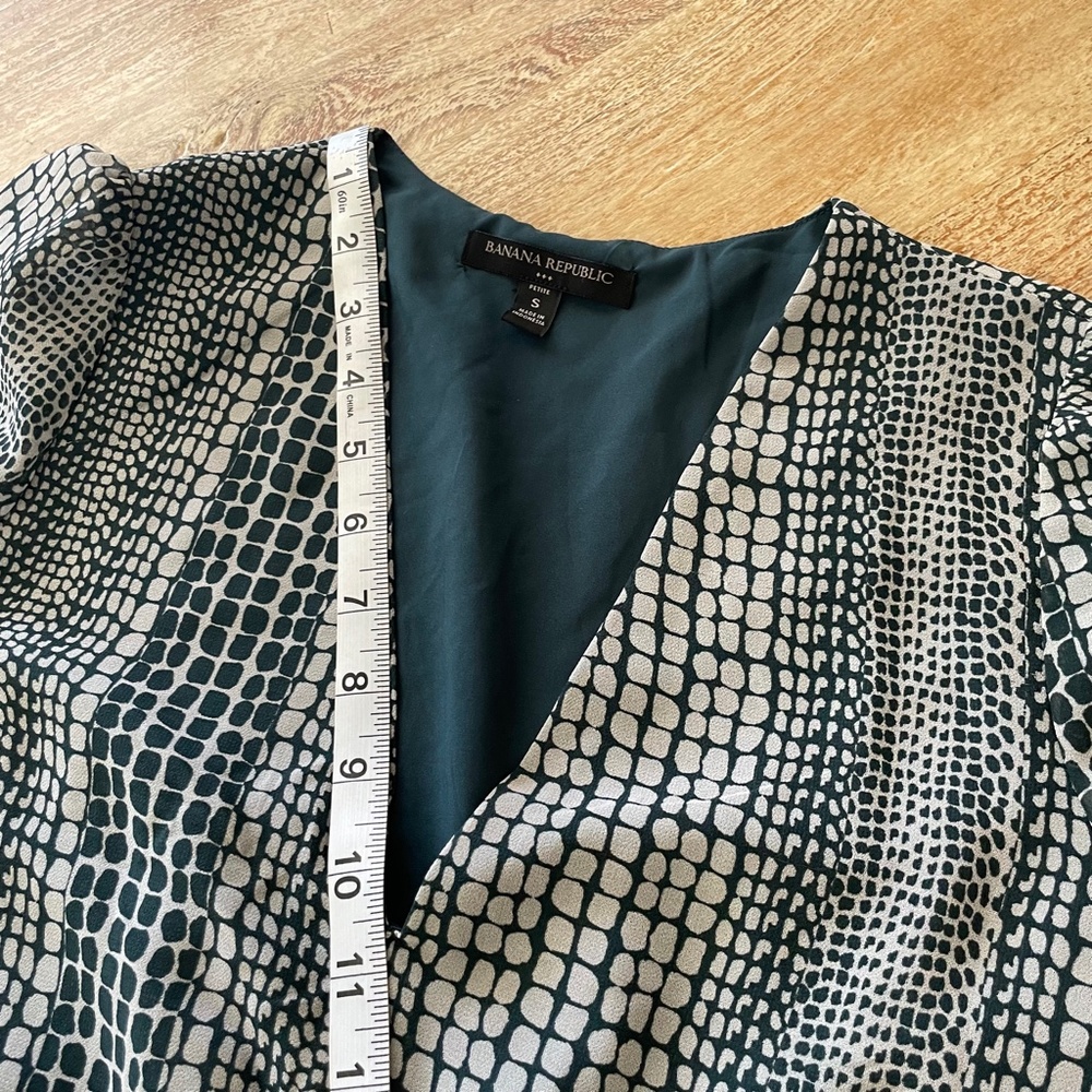 Banana Republic- Flounce Hem Chiffon V- Neck Dress - Picture 13 of 16